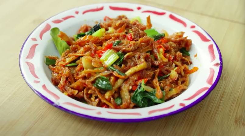 tumis jamur kemangi pedas (YouTube.com/Devina Hermawan)