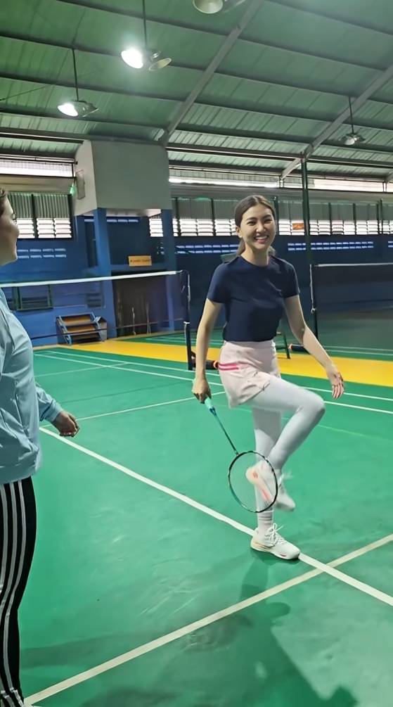 potret Sarwendah saat bermain badminton (insatagram.com/sarwendah29)