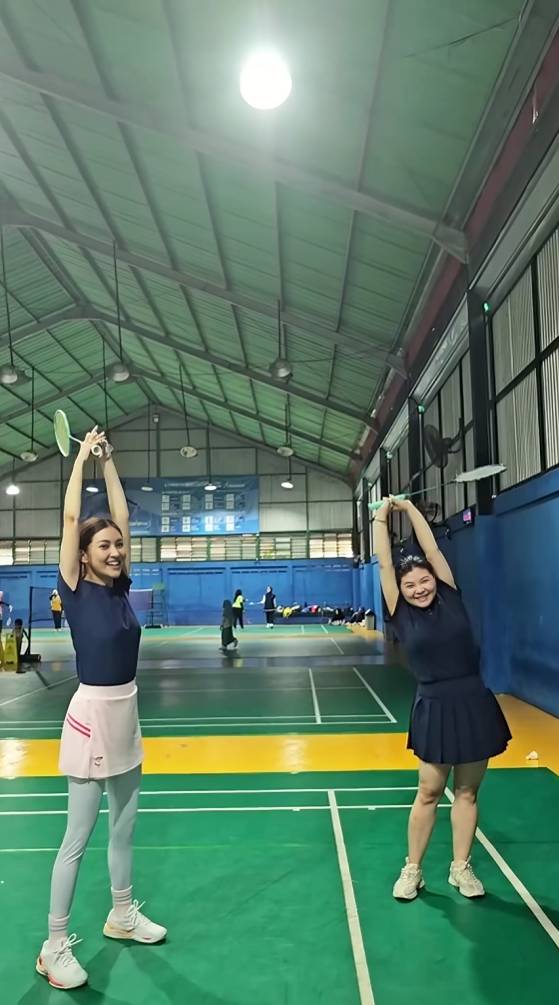 potret Sarwendah saat bermain badminton (insatagram.com/sarwendah29)