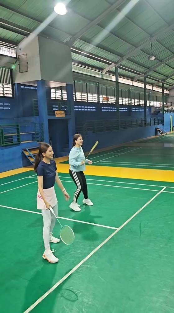 potret Sarwendah saat bermain badminton (insatagram.com/sarwendah29)