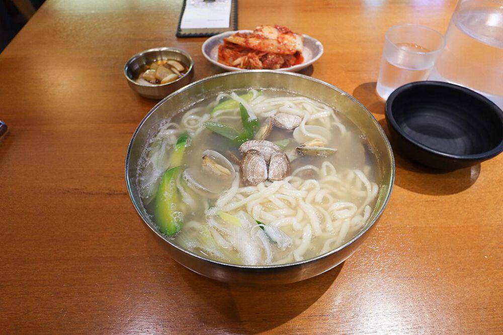 kalguksu (commons.wikimedia.org/Mobius6)