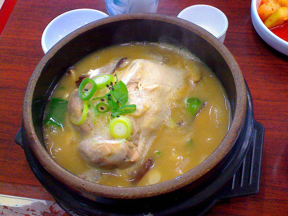 samgyetang (commons.wikimedia.org/karendotcom127)