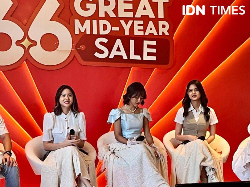 Konferensi Pers Shopee 6.6 Great Mid Year Sale pada Rabu (15/5/2024) di The Neighbourhood Jakarta bersama Zee, Freya, dan Christy JKT48 (IDN Times/Nisa Zarawaki)