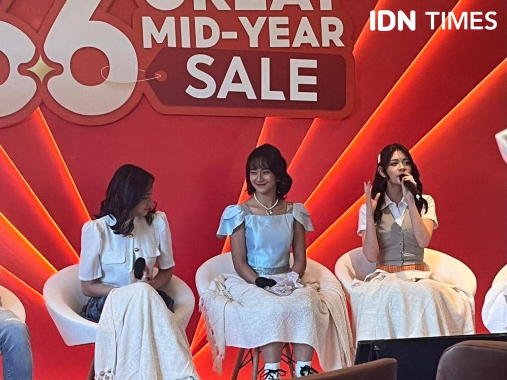 Konferensi Pers Shopee 6.6 Great Mid Year Sale pada Rabu (15/5/2024) di The Neighbourhood Jakarta bersama Zee, Freya, dan Christy JKT48 (IDN Times/Nisa Zarawaki)