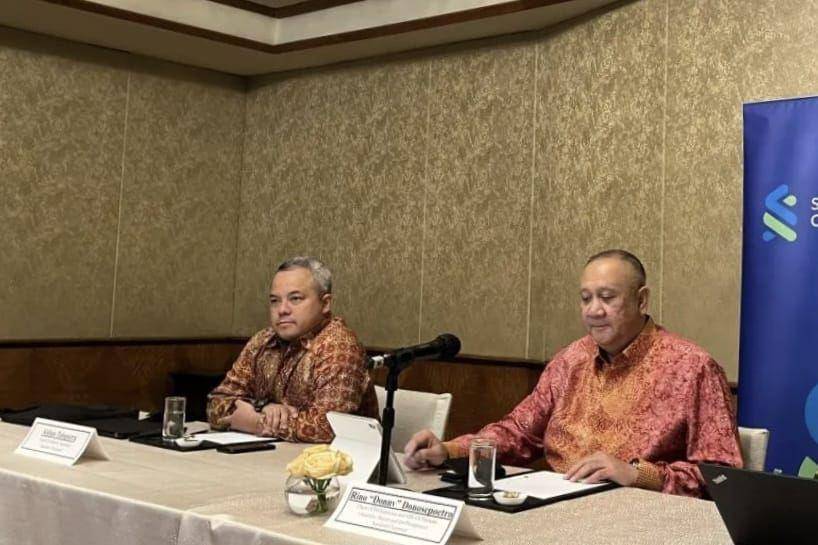 Rino “Donny” Donosepoetro, Cluster CEO Standard Chartered Indonesia and ASEAN Markets (kanan) (Dok ANTARA)