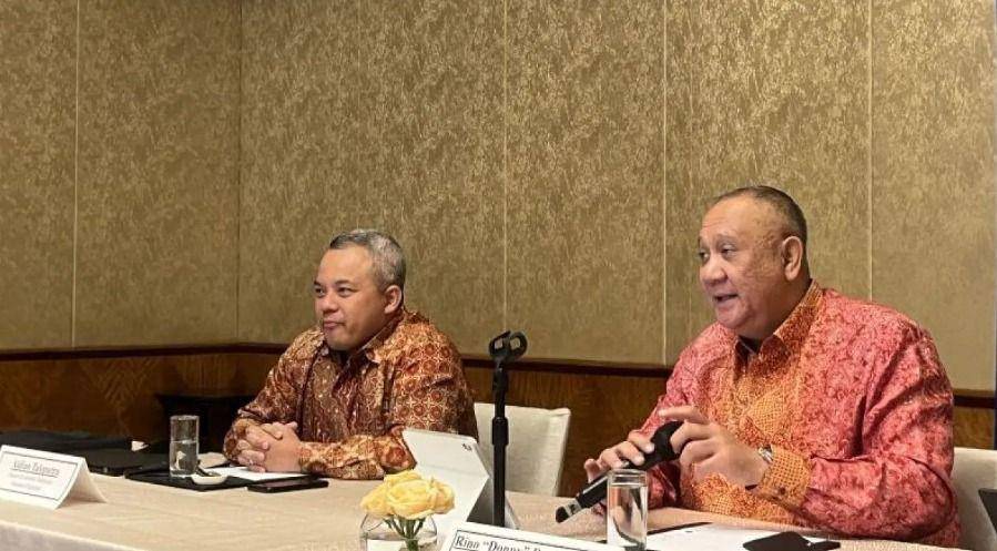 Rino “Donny” Donosepoetro  (batik pink) (Dok Antara)