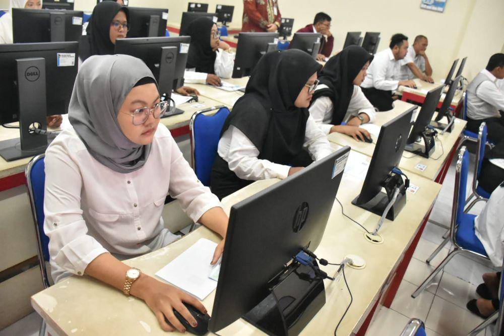 Sebanyak 982 orang mengikuti tes computer assisted TEST (CAT) panitia pemungutan suara (PPS) untuk pemilihan kepala daerah (Pilkada) Semarang 2024 di Kampus UPGRIS, Jumat (17/5/2024). (Dok. KPU Kota Semarang)