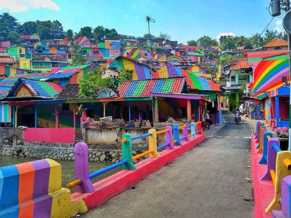 Ilustrasi Kampung Pelangi di Kota Semarang. (Dok. WisataSemarang)