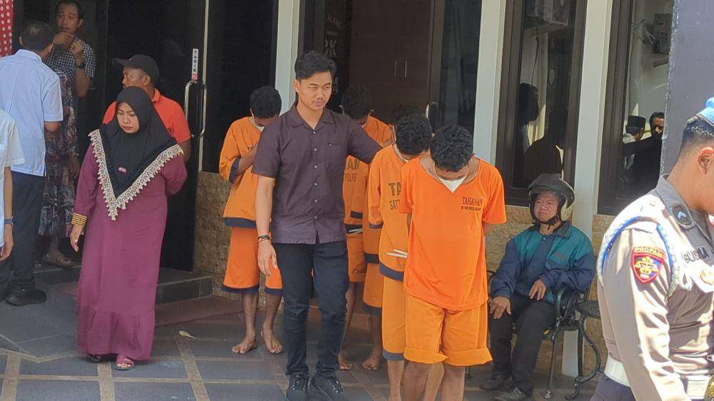 Konferensi pers kasus pengeroyokan oleh 5 Pemuda NTT di Malang. (IDN Times/Rizal Adhi Pratama)