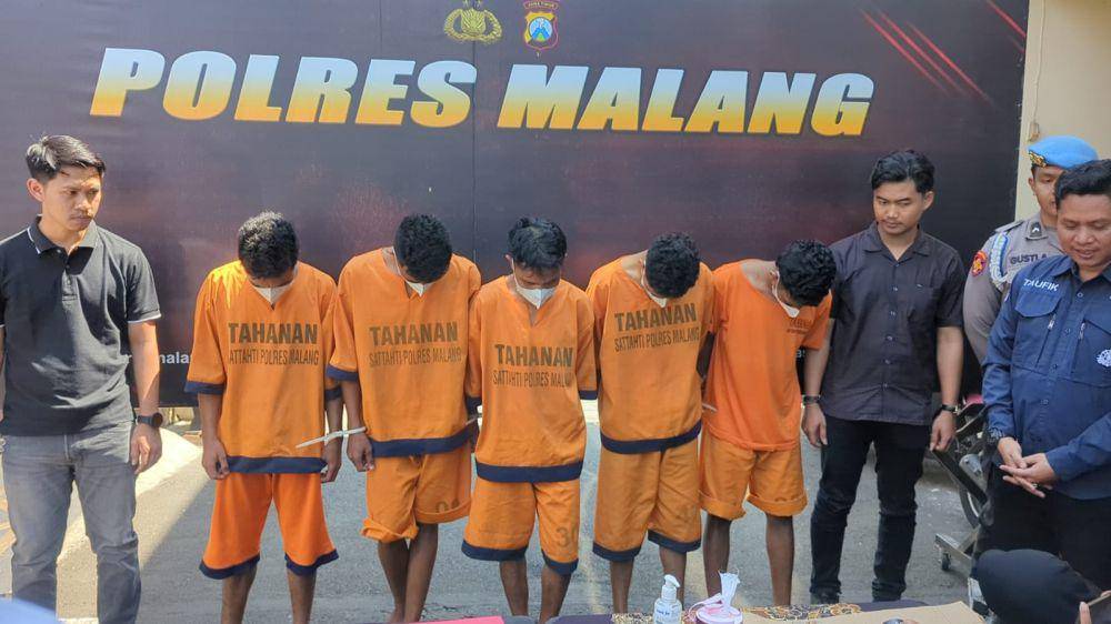 Konferensi pers kasus pengeroyokan oleh 5 Pemuda NTT di Malang. (IDN Times/Rizal Adhi Pratama)