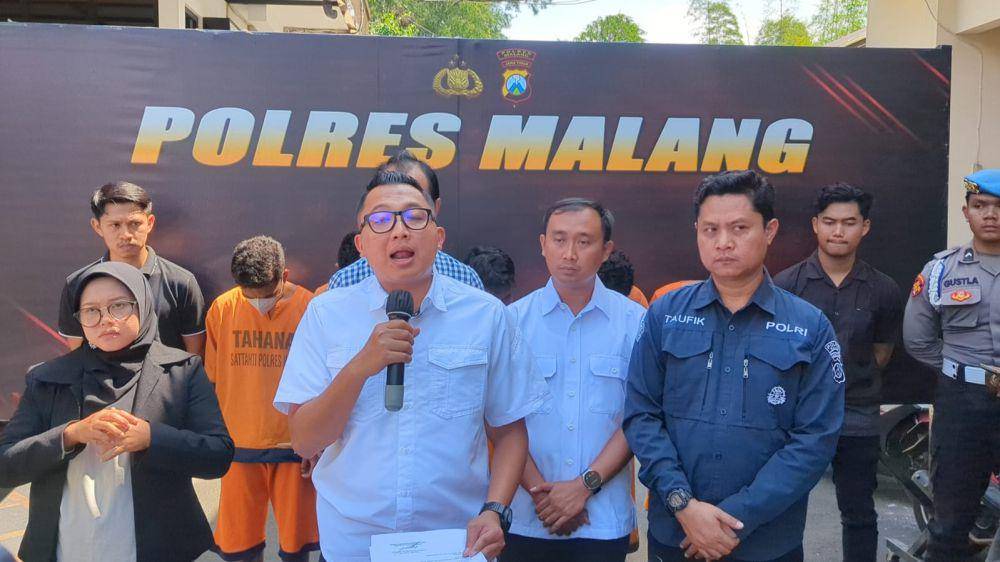 Konferensi pers kasus pengeroyokan oleh 5 Pemuda NTT di Malang. (IDN Times/Rizal Adhi Pratama)
