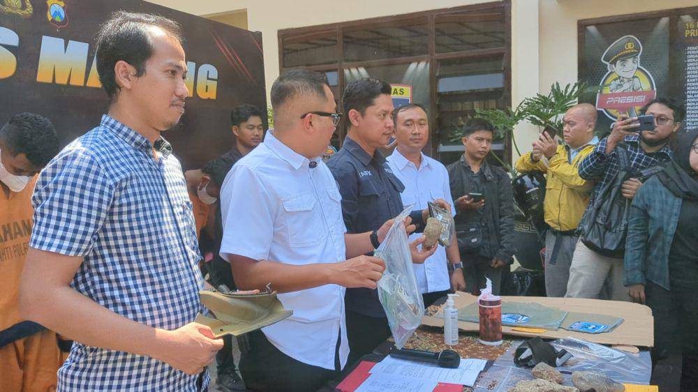 Konferensi pers kasus pengeroyokan oleh 5 Pemuda NTT di Malang. (IDN Times/Rizal Adhi Pratama)