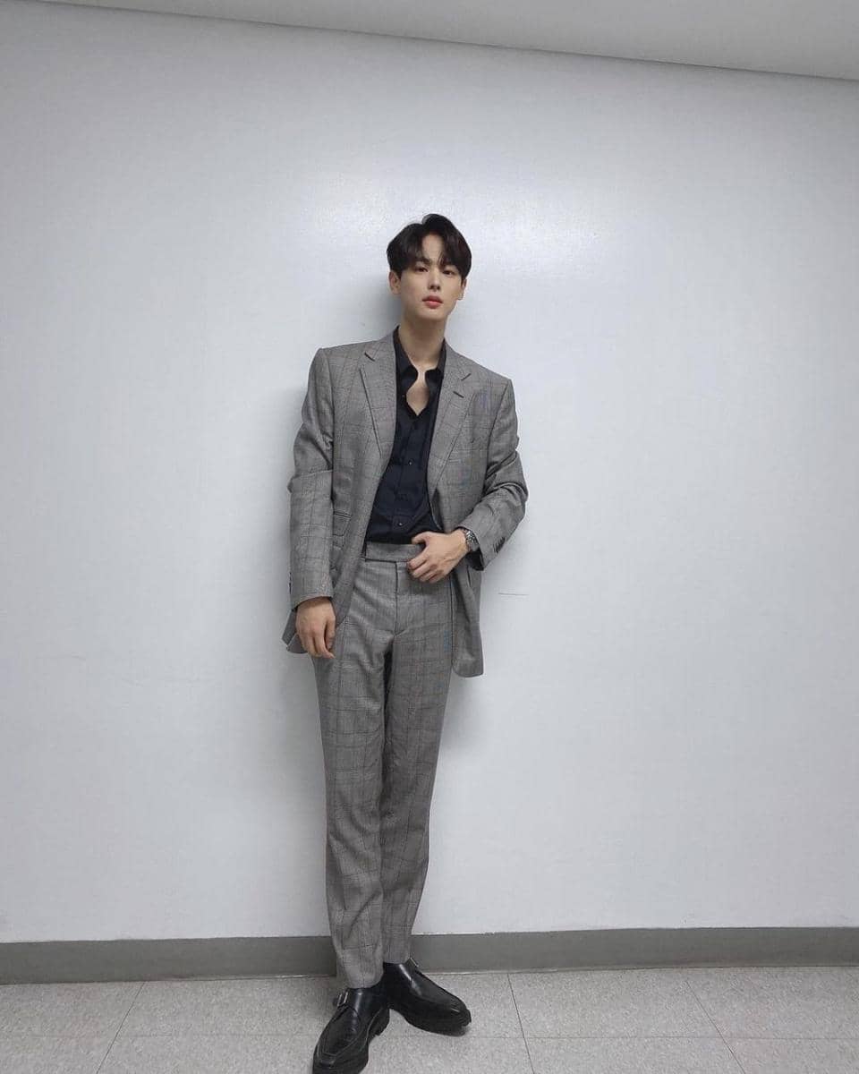 blazer ala Choi Byungchan (instagram.com/b__yccn)
