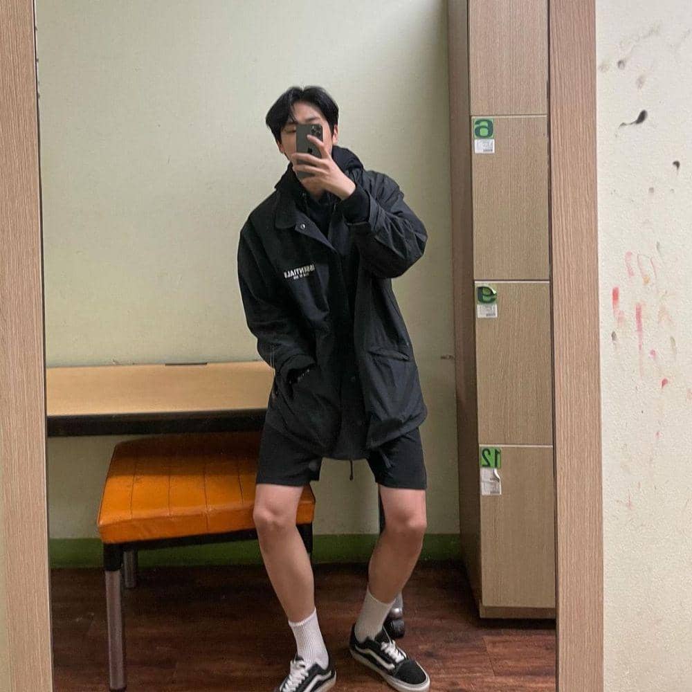 short pants ala Choi Byungchan (instagram.com/b__yccn)