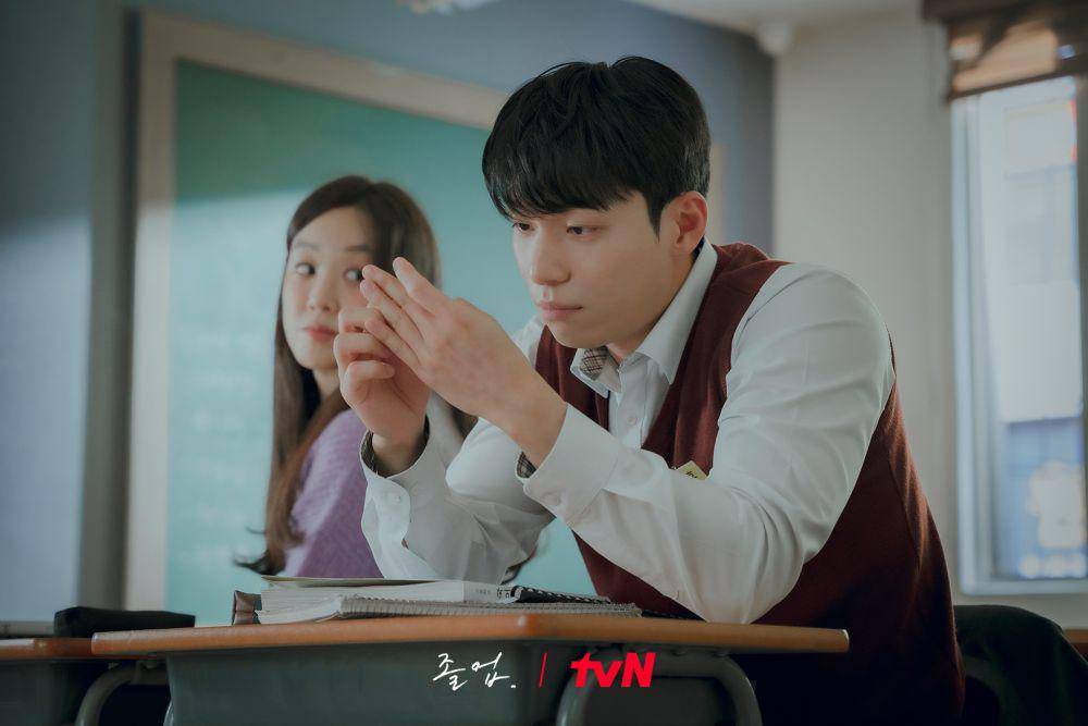 cuplikan drama The Midnight Romance in Hagwon (twitter.com/CJnDrama)