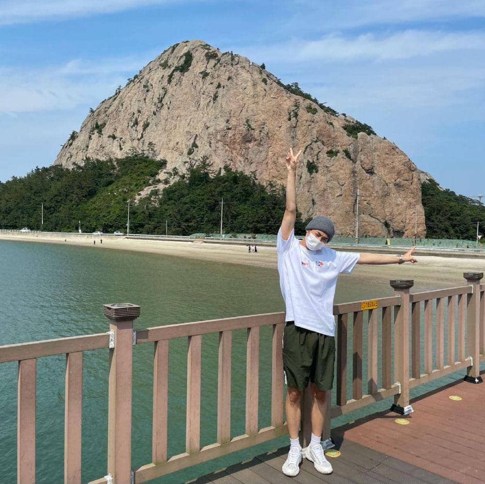 short pants ala Choi Byungchan (instagram.com/b__yccn)