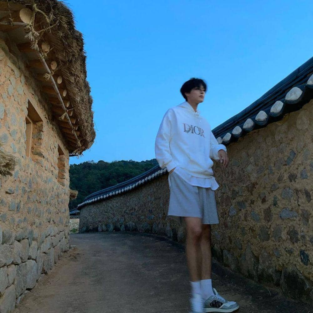short pants ala Choi Byungchan (instagram.com/b__yccn)