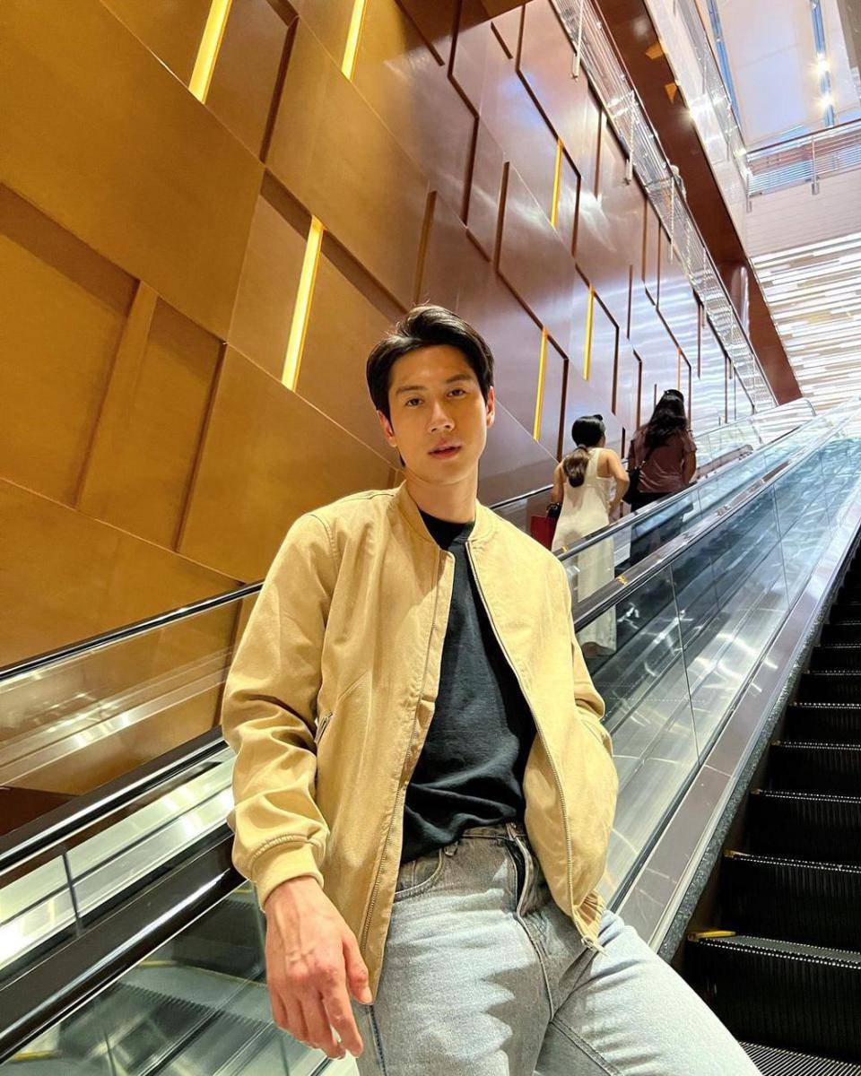 potret outfit first date ala Bright Rapheephong (instagram.com/brightrpp)