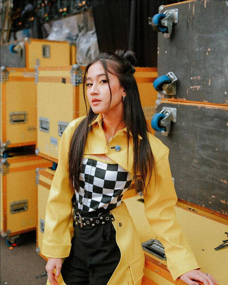 hairstyle untuk hangout (instagram.com/keisyalevronka)