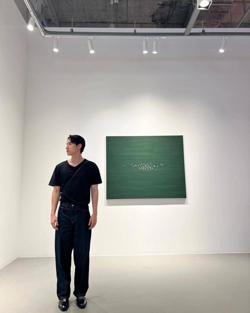 potret outfit first date ala Bright Rapheephong (instagram.com/brightrpp)