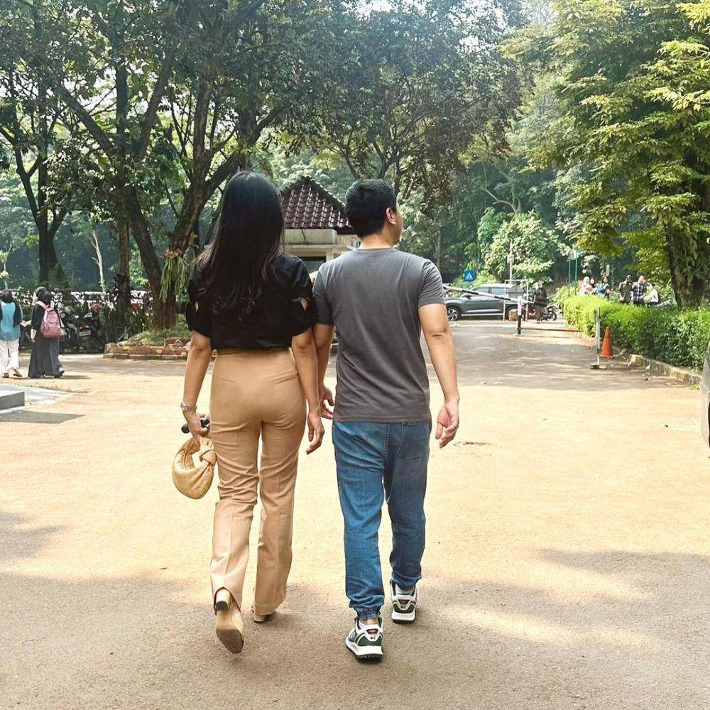 potret Anissa Azizah isi kelas di UI (instagram.com/raditya_dika)
