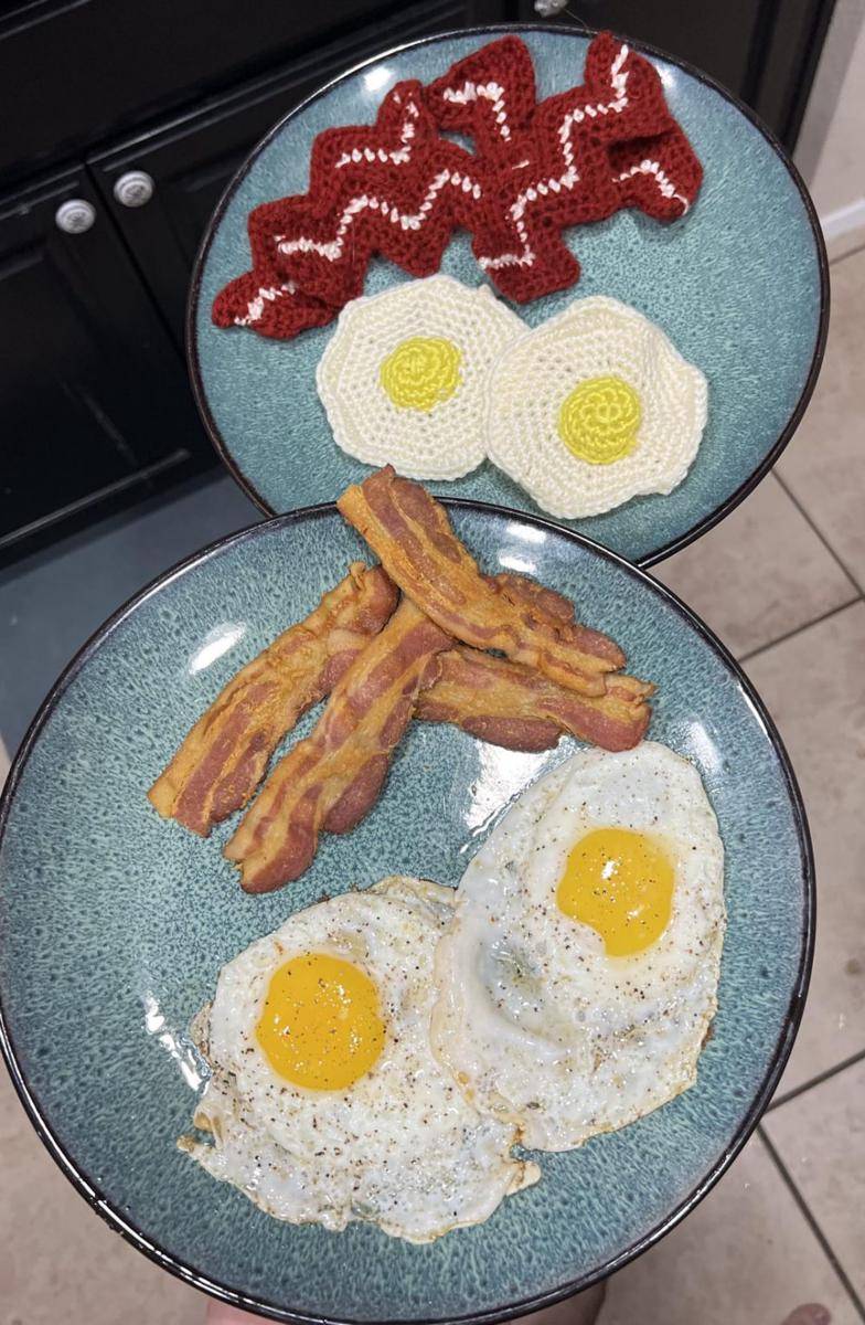 potret rajutan tangan bentuk makanan (reddit.com/user/kathrynwinston)