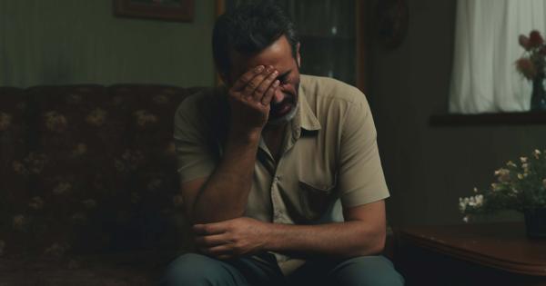[CERPEN] Cahaya dalam Kegelapan: Rahasia di Balik Senyuman