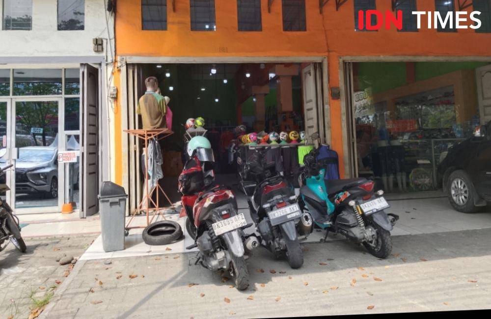 Sepeda motor yang coba dicuri berada di depan toko Dunia Bola (IDN Times/Eko Agus Herianto)