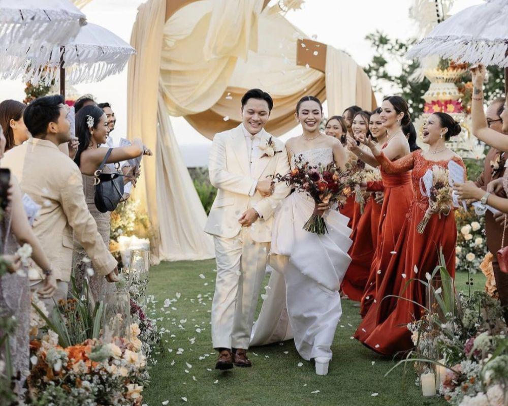 9 Dekorasi Resepsi Kedua Rizky Febian dan Mahalini, Bertema Rustic