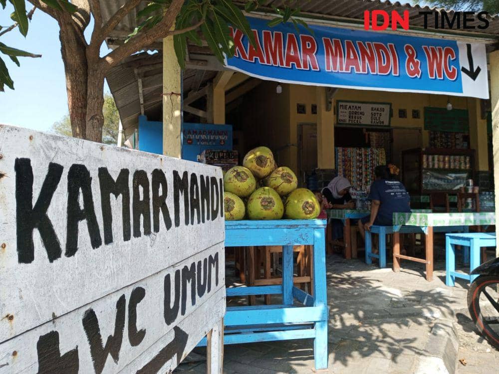 Pelaku UMKM di Pantai Parangtritis Bantul.(IDN Times/Daruwaskita)