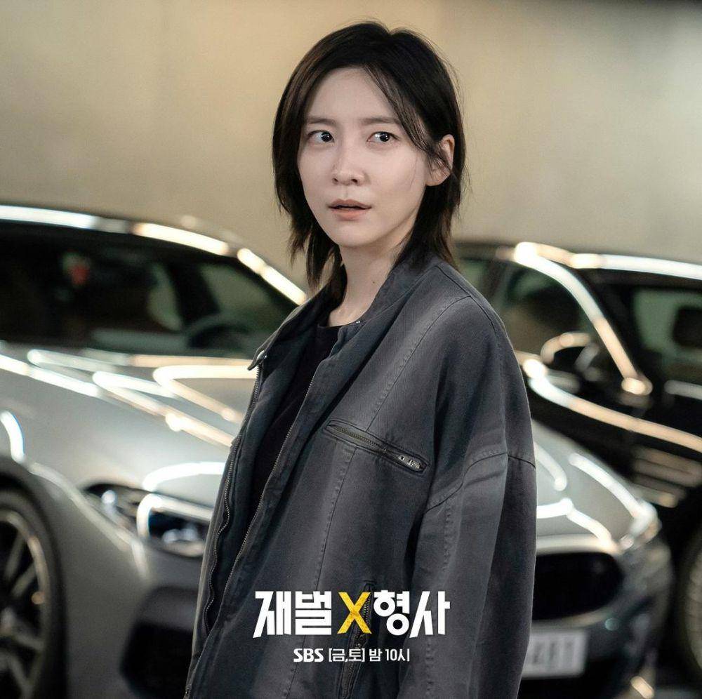 Park Ji Hyun di drama Flex X Cop (instagram.com/sbsdrama.official)