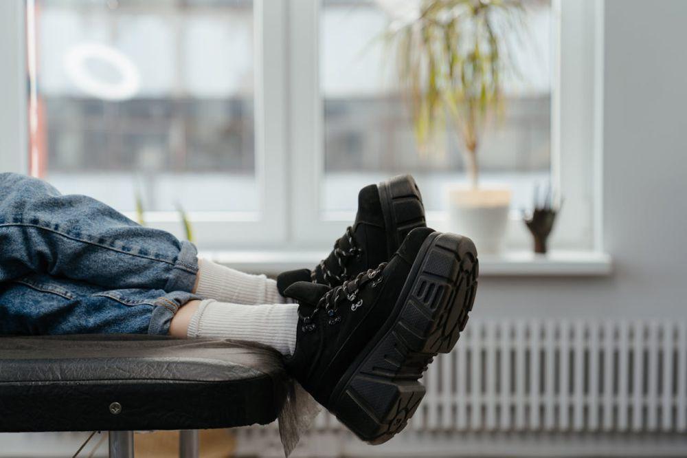 5 Cara Memilih Sepatu yang Nyaman untuk Menonton Konser