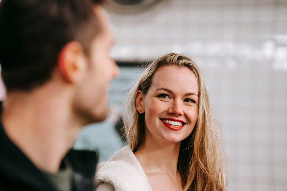 Zodiak cewek yang mudah baperan (Pexels.com/Katerina Holmes)