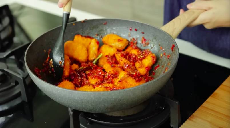 ilustrasi memasak nugget balado (YouTube.com/Devina Hermawan)