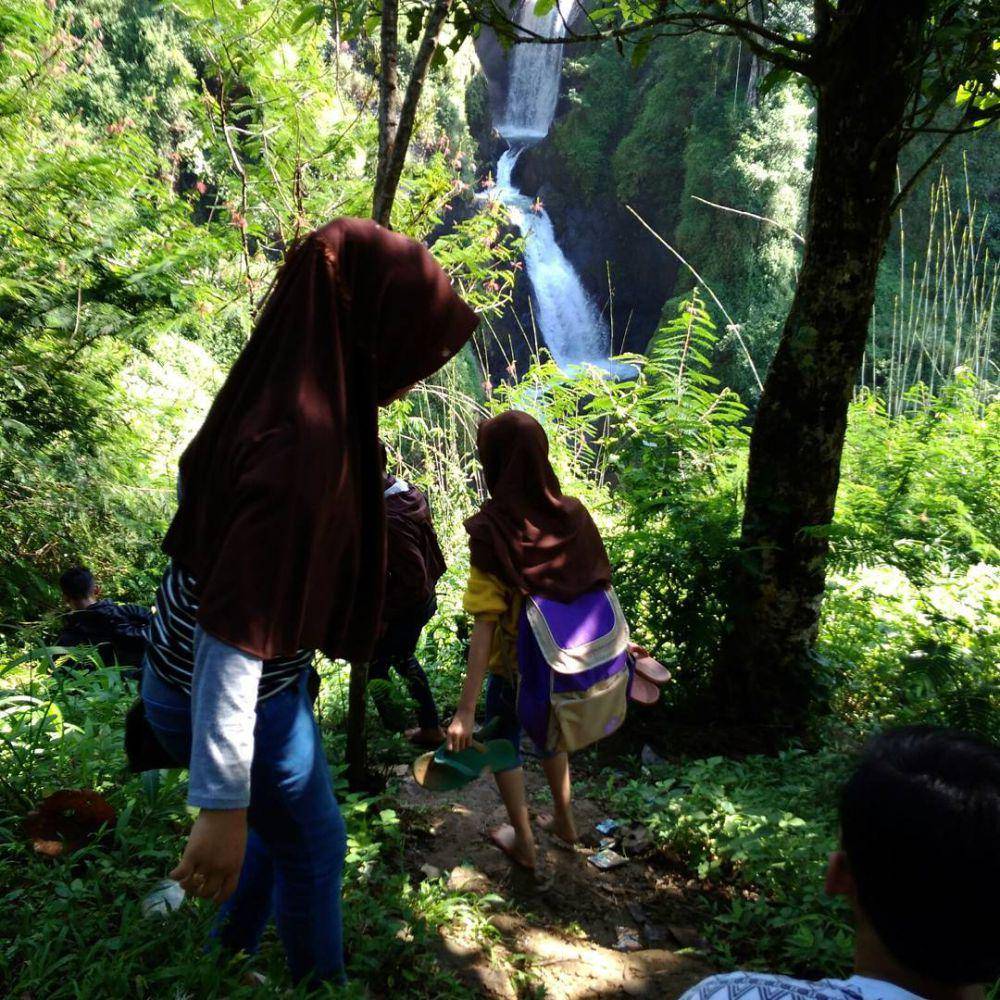 Curug Jagapati Garut (instagram.com/netiedestriyani)
