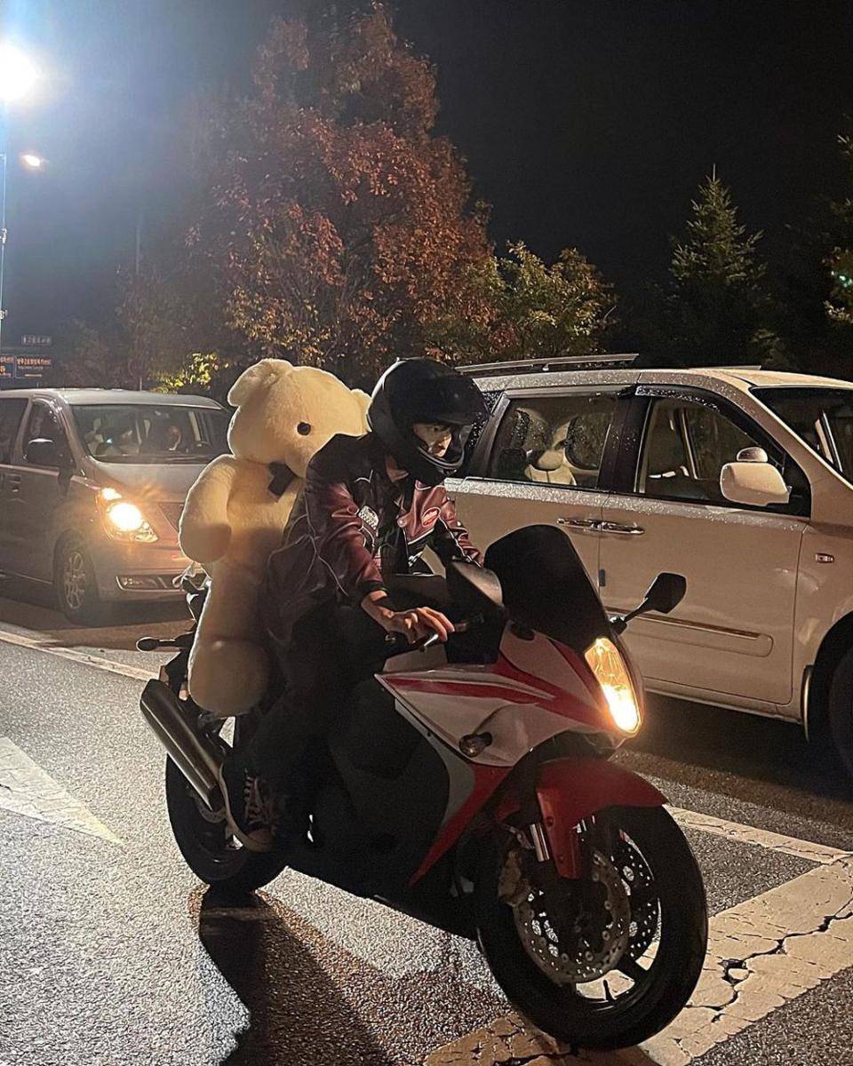 Kim Tae Sung dalam drama Lovely Runner (instagram.com/songegonhee)