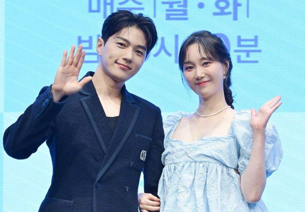 Kim Myung Soo dan Lee Yoo Young di press conference drama Dare to Love Me (dok. KBS/Dare to Love Me)