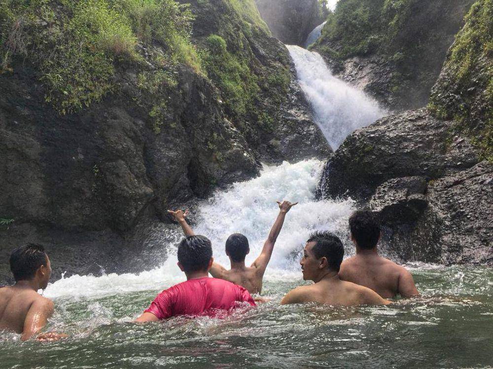 Curug Jagapati Garut (instagram.com/rikinurbani | instagram.com/raisabdulmunir)