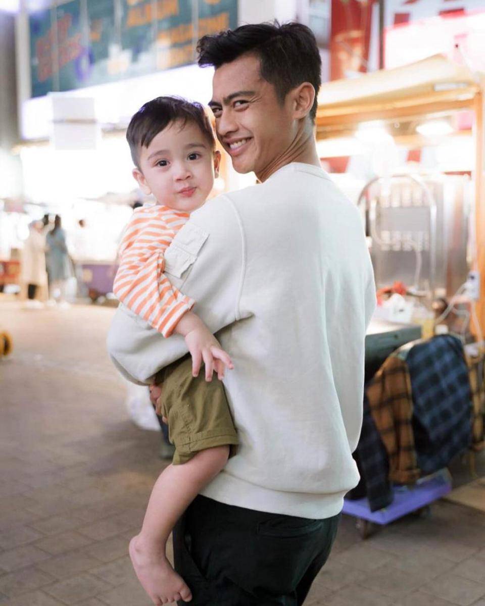 potret Pratama Arhan momong Rafathar dan Rayyanza saat di Korea Selatan (instagram.com/raffinagita1717)