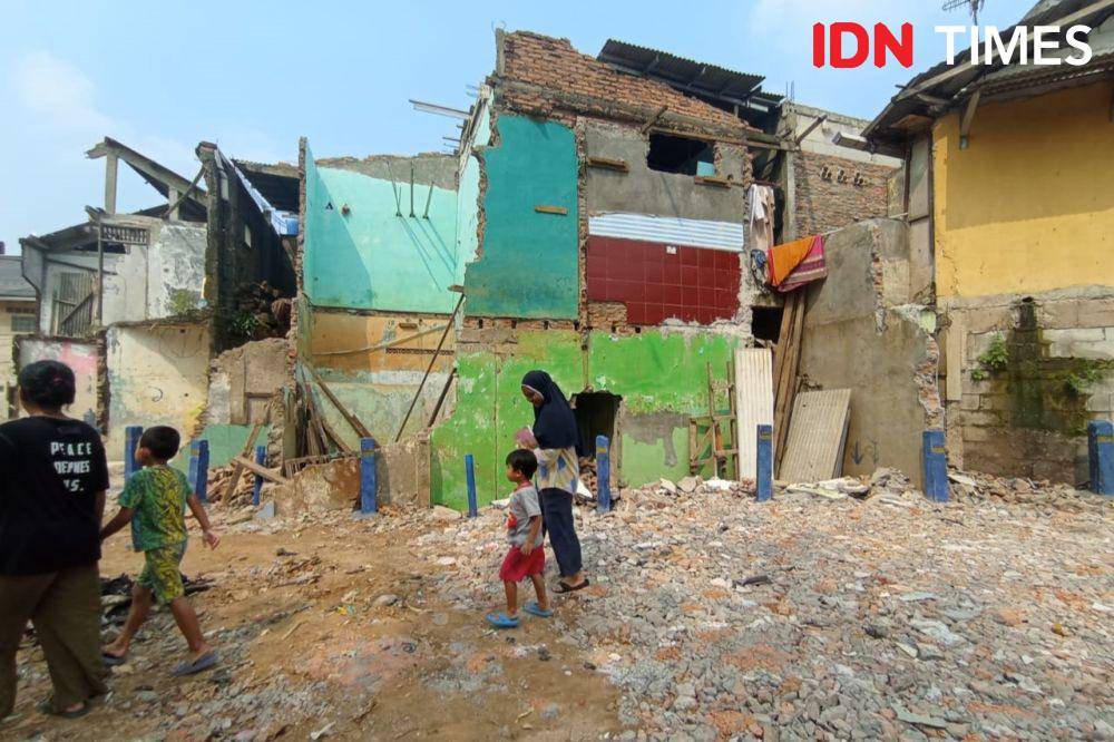 Ilustrasi normalisasi sungai Ciliwung (IDN Times/Dini Suciatiningrum)