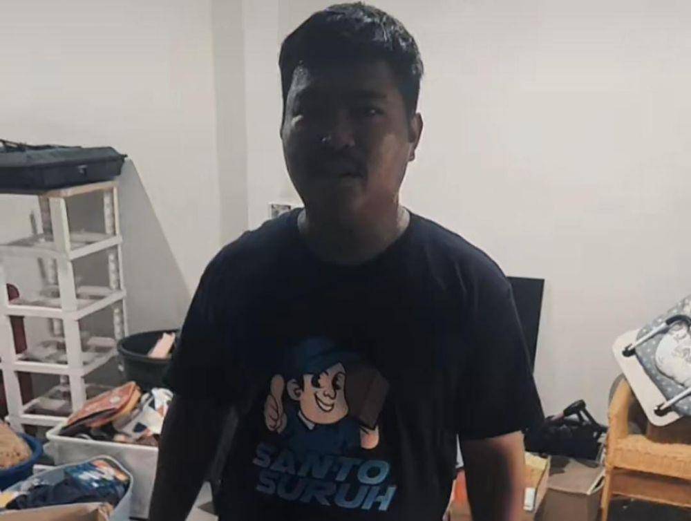 Pria membuka jasa suruhan apa saja yakni Santo Suruh sudah mulai jasanya sejak 2019 (TikTok.com/Santo Suruh)