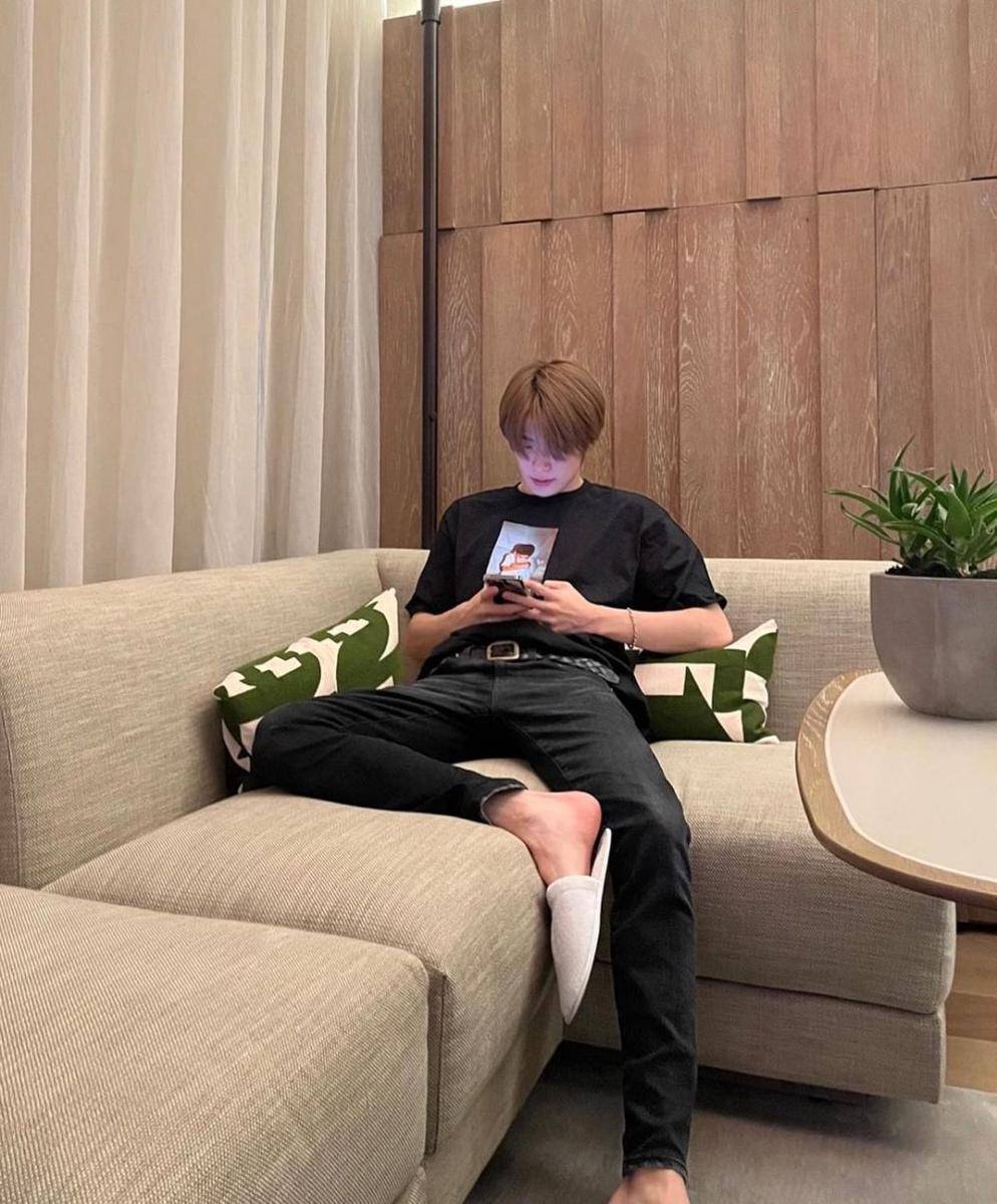 inspirasi black outfit ala Jaehyun NCT (instagram.com/_jeongjaehyun)