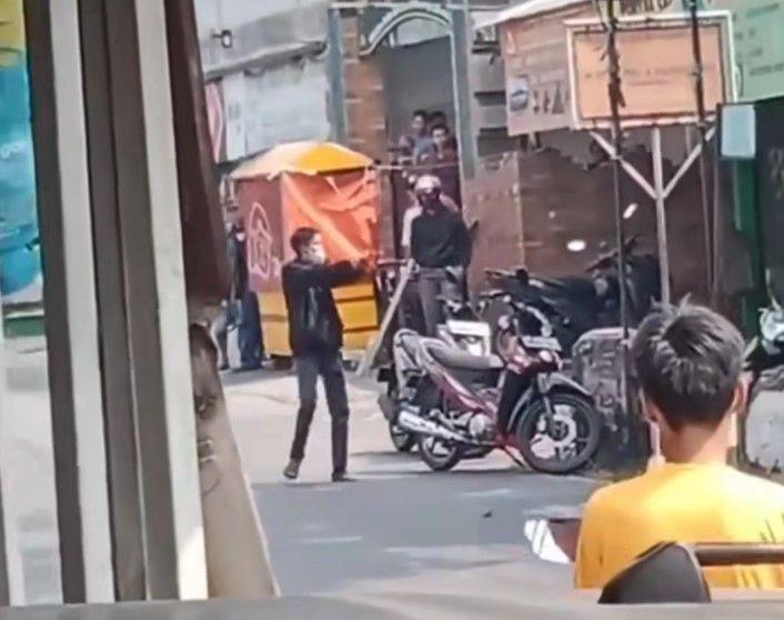 Kronologi Maling Motor di Bekasi Keluarkan Pistol saat Kepergok Warga
