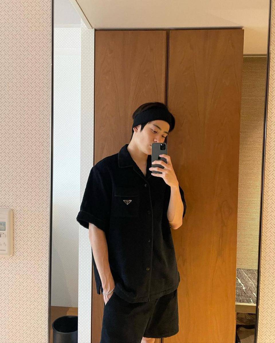 inspirasi black outfit ala Jaehyun NCT (instagram.com/_jeongjaehyun)