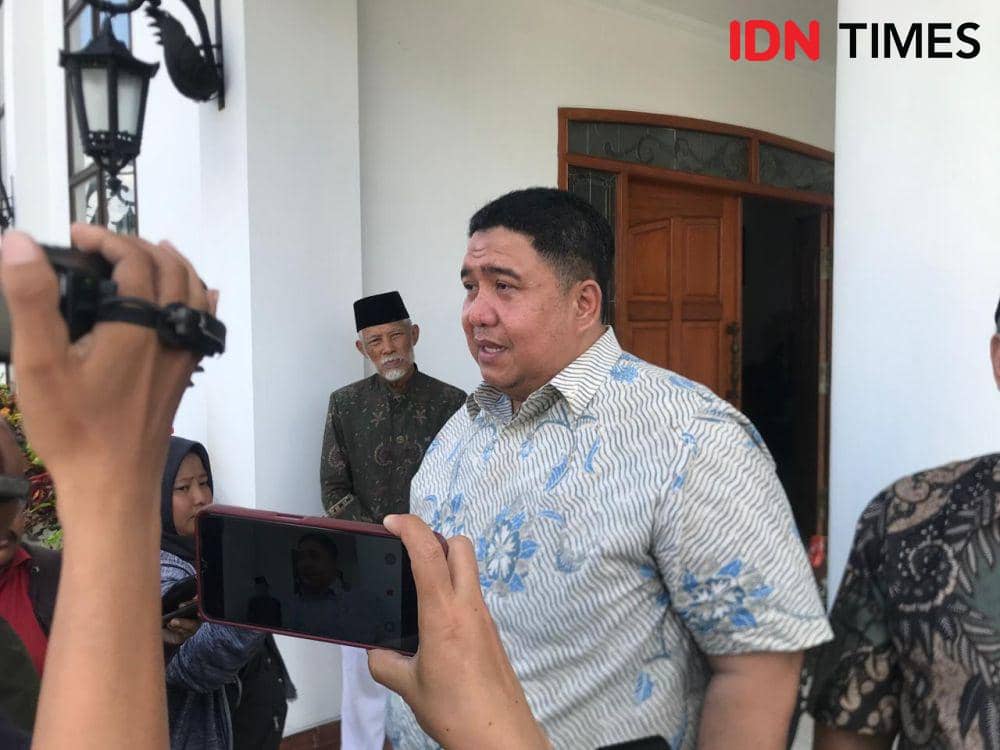 Ketua PCNU Klaten Mujiburrahman menemui warga NU yang memintanya maju mencalonkan diri sebagai Calon Bupati Klaten 2024. (IDN Times/Bandot Arywono)