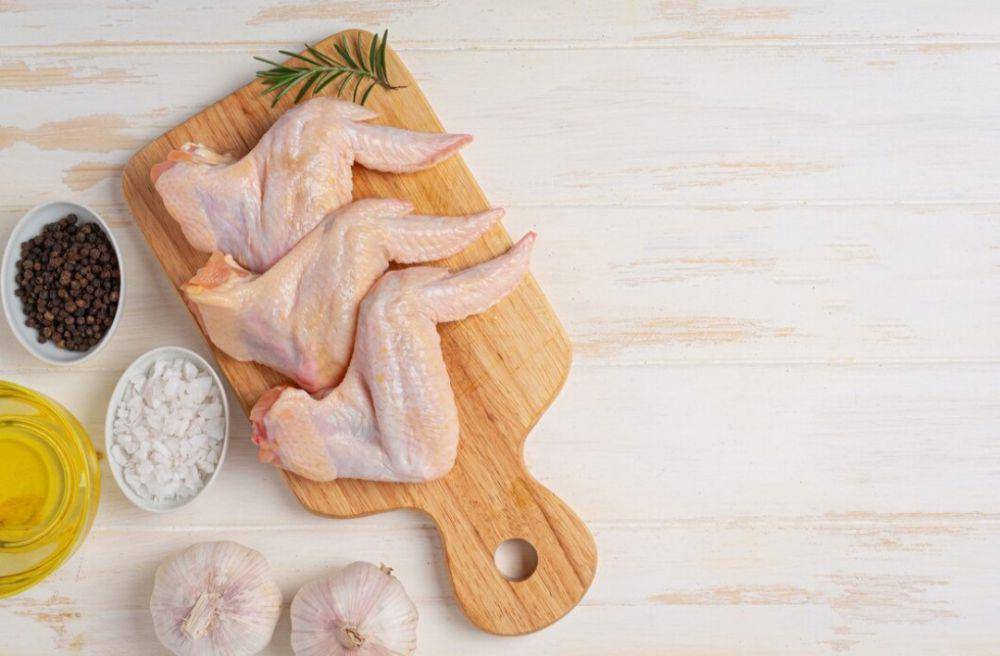 ilustrasi sayap ayam (freepik.com/jcomp)