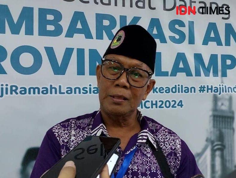 Isnadi Sutowo, anak nenek Garmini jemaah haji tertua asal Lampung. (IDN Times/Tama Yudha Wiguna).