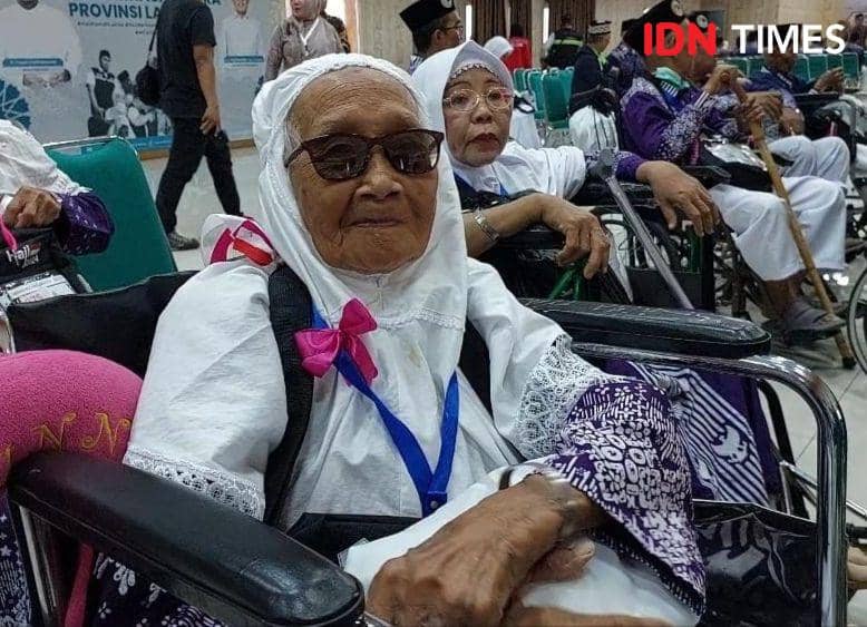 Senyum Bahagia Nenek Garmini, Jemaah Haji Tertua 94 Tahun Asal Lampung