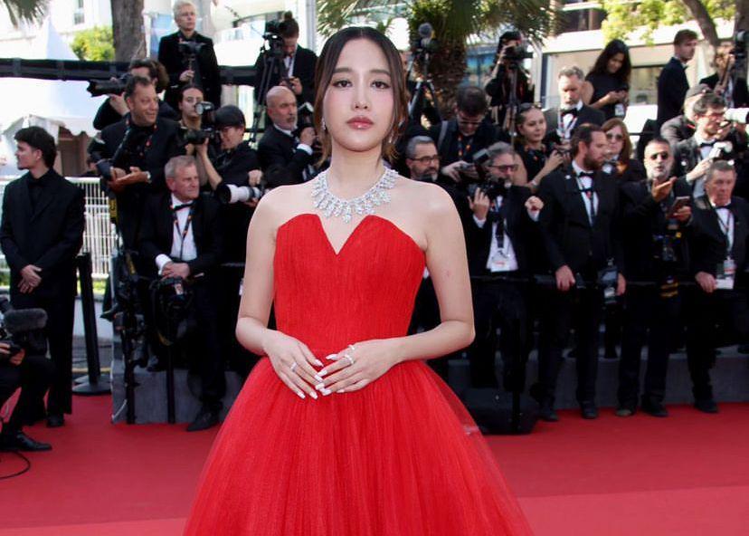 8 Potret Freen Sarocha di Cannes Film Festival 2024, Mencuri Perhatian