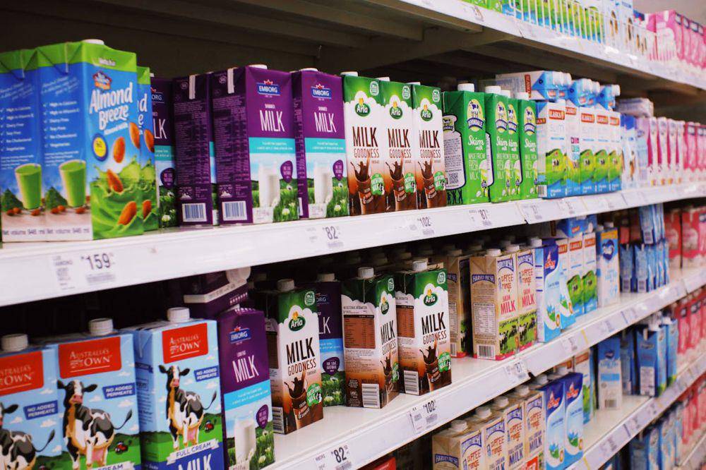 ilustrasi susu di supermarket (pexels.com/Nothing Ahead)